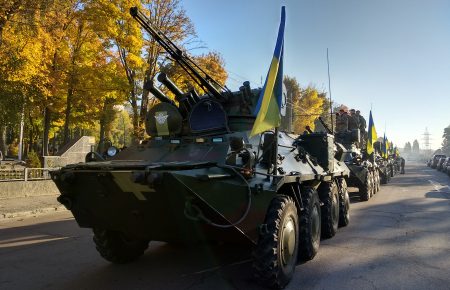 У Житомирі до Дня Захисника України колона військової техніки проїхала центром міста (ФОТО)