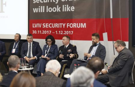 Не тільки зброя. Нові виклики колективної безпеки обговорять на форумі у Львові