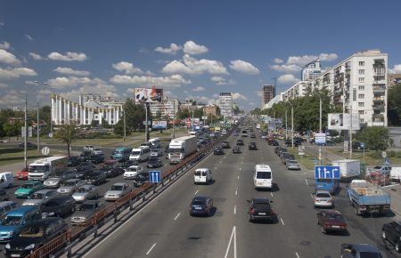 На 17 вулицях Києва дозволити їздити зі швидкістю 80км/год