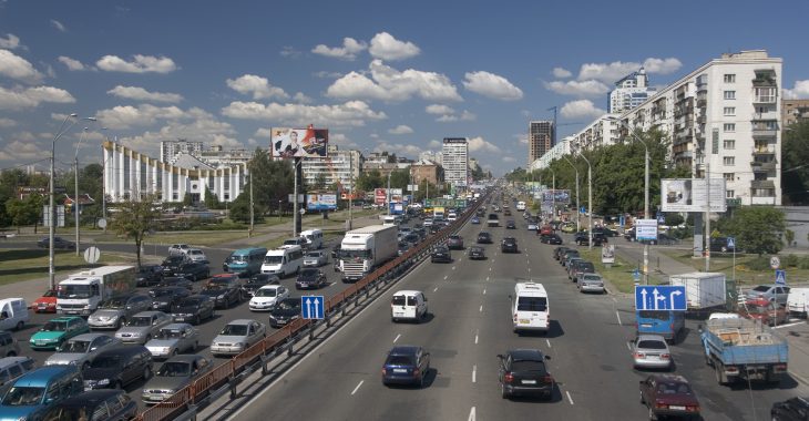 На 17 вулицях Києва дозволити їздити зі швидкістю 80км/год На 17 вулицях Києва дозволити їздити зі швидкістю 80км/год
