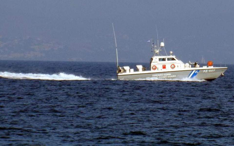 У Греції затримали судно з трьома українцями