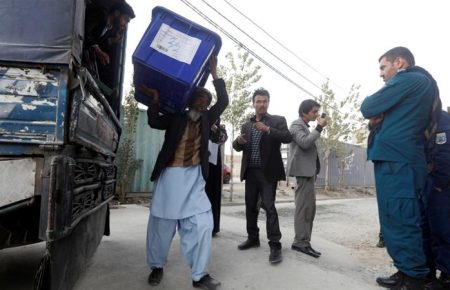 В Афганістані пройшли парламентські вибори: вибухи, вбиті поліцейські, десятки поранених та терорист-смертник