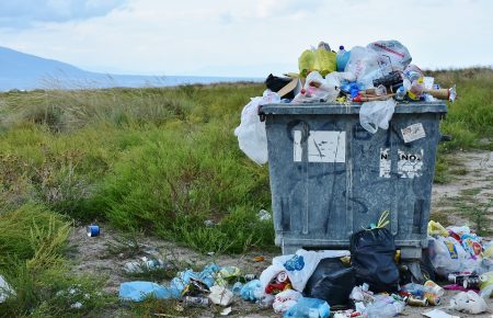 Європарламент схвалив заборону на використання одноразового пластику