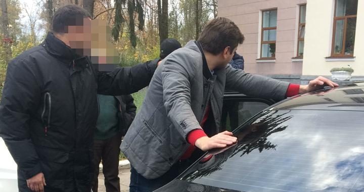 Поліція затримала на хабарі службовців Держекоінспекції Поліція затримала на хабарі службовців Держекоінспекції