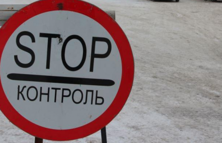 У Харківській області на поліцейському блокпосту чоловік загрожував підірвати себе