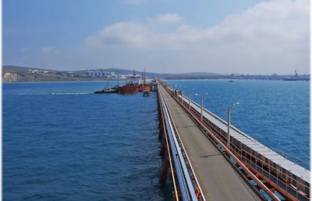 Аварія судна з українцями в Азовському морі: рятувати повинна Україна, але супроводжують росіяни