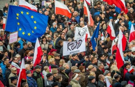 Польща має призупинити судову реформу — рішення суду ЄС