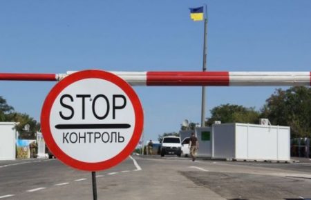 Більше 270 авто зібралось у чергах на КПВВ на Донбасі — прикордонники