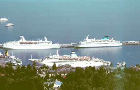 МінТОТ: у 2018 році все менше іноземних суден заходять до портів анексованого Росією Криму