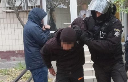У Києві затримали близько 40 людей з кийками: двоє поліцейських поранені