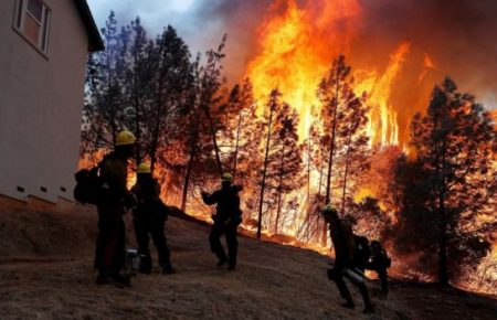 У Каліфорнії лісова пожежа: евакуювали вже близько 20 тисяч людей