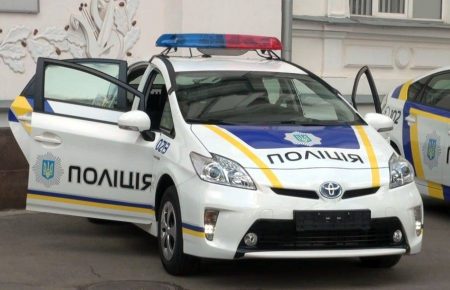 Харківські патрульні шантажем відібрали авто та розібрали його на запчастини — прокуратура