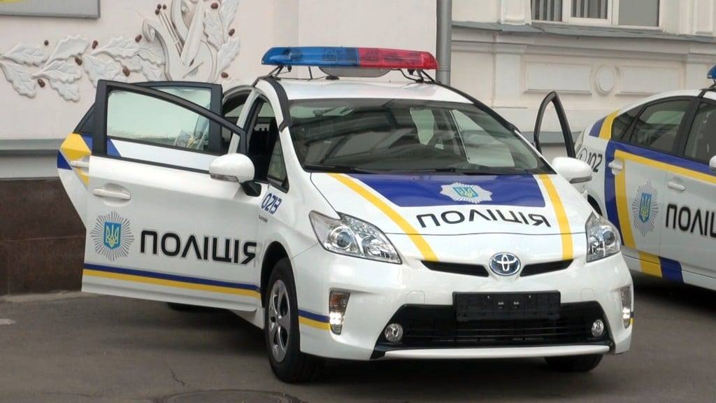 Харківські патрульні шантажем відібрали авто та розібрали його на запчастини — прокуратура