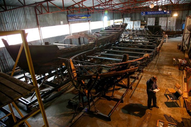 Археологи збирають кошти на дослідження стародавніх човнів, що затонули в Дніпрі