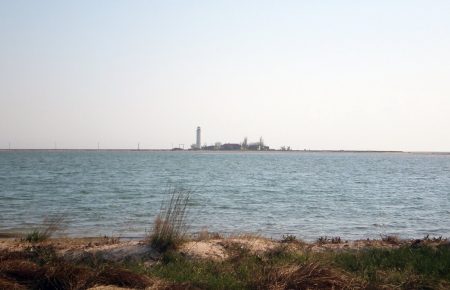 В Азовському морі біля Керчі затонула російська баржа з зерном