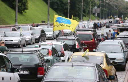 Рада схвалила зниження акцизів на розмитнення автомобілів з єврономерами