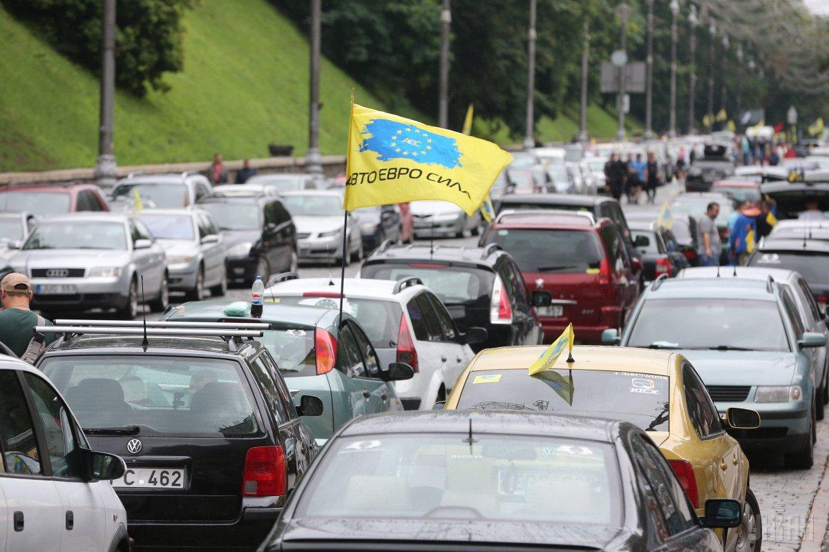 Рада схвалила зниження акцизів на розмитнення автомобілів з єврономерами