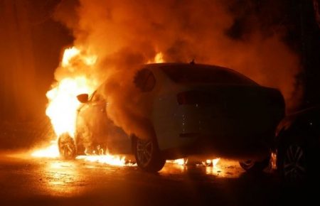 Загоряння авто з дипномерами в Києві: поліція відкрила кримінальне провадження
