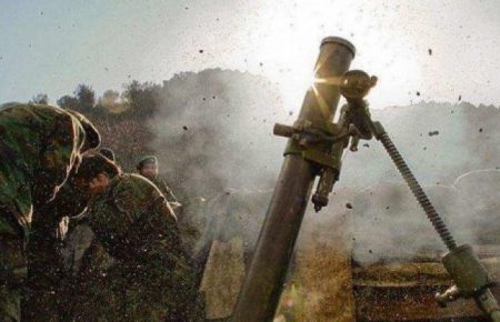 Доба на Донбасі: двоє українських військових дістали поранення