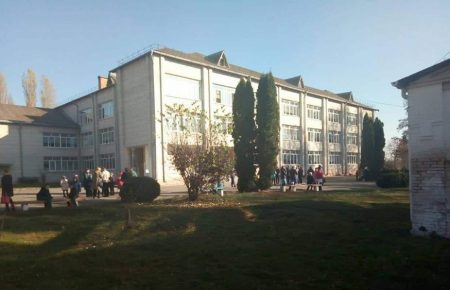 Підліток на Київщині розпилив перцевий газ у школі: 9 дітей у лікарні