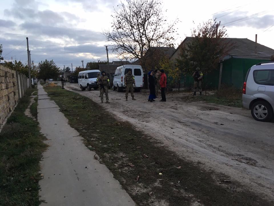 В окупованому Криму обшукали будинок родини Аблямітових: подружжя наразі перебуває у ФСБ Сімферополя