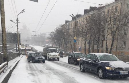 Київавтодор закликає водіїв не сідати за кермо через погіршення погодних умов