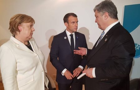 Порошенко обговорив так звані «вибори» в ОРДЛО з Меркель і Макроном (ФОТО)