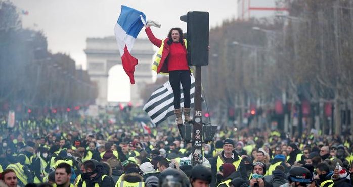 У Франції участь в акціях проти подорожчання палива взяли понад 80 тисяч людей