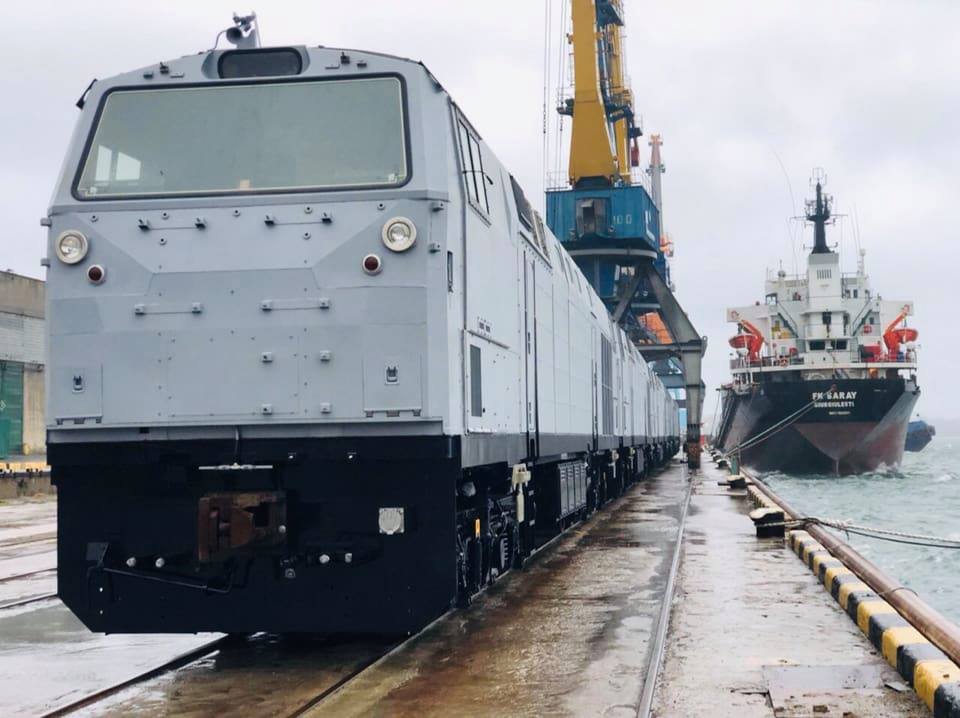 Ще 5 локомотивів General Electric прибули в Україну