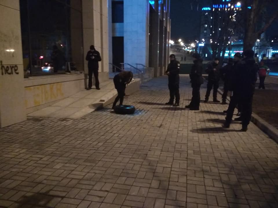 Сутички під Будинком профспілок у Києві: кількох праворадикалів затримали, але потім випустили