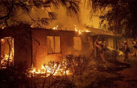 Лісові пожежі у Каліфорнії: кількість загиблих зросла до 25