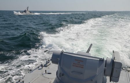 Російський корабель протаранив український військовий буксир в Азовському морі — ВМС