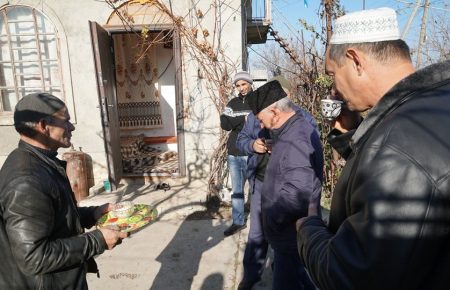 У Криму влаштували молебень до річниці смерті ветеранки кримськотатарського національного руху Веджіє Кашка