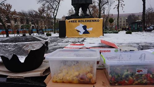 У Києві активісти роздавали їжу в день народження Олександра Кольченка на знак солідарності з українським ув‘язненим (ФОТО)