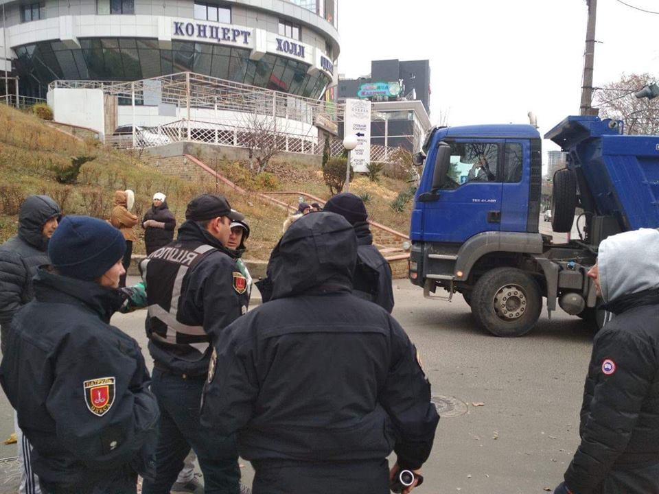 Скандал в Одесі: активісти заявляють, що поліція спекулює на воєнному стані, правоохоронці заперечують