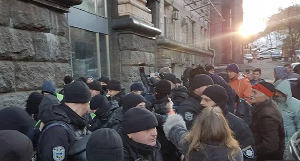 Затриманих у центрі Києва помічників нардепки Савченко відпустили