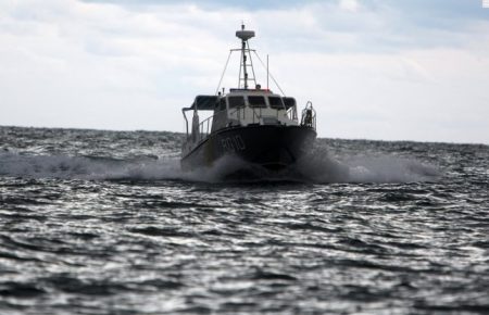Російські прикордонники затримали катер з українськими рибалками в Азовському морі