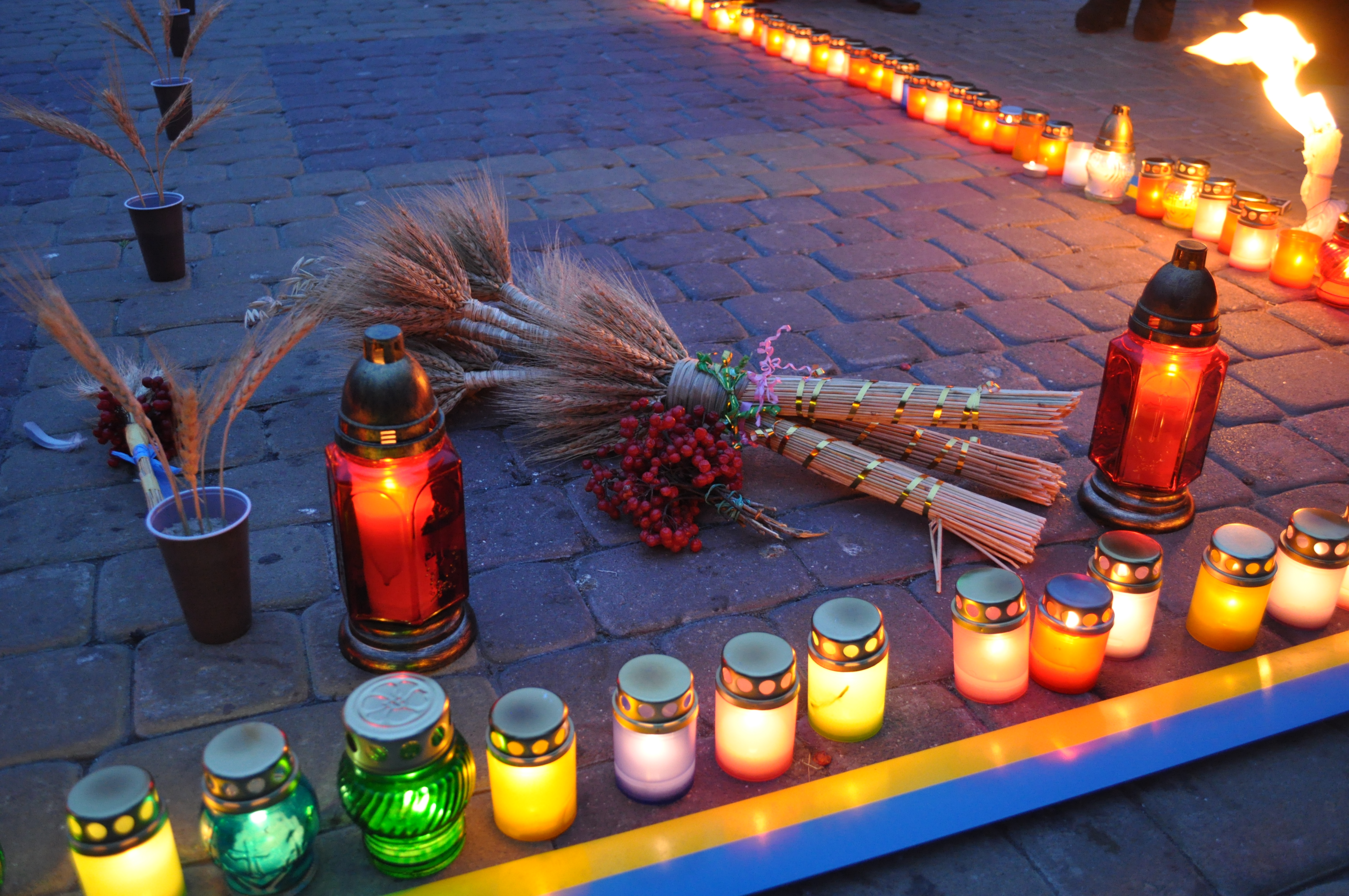 28 листопада Україна вшановує пам'ять жертв Голодоморів