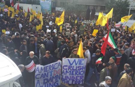 Тисячі іранців вийшли на мітинги в річницю захоплення посольства США