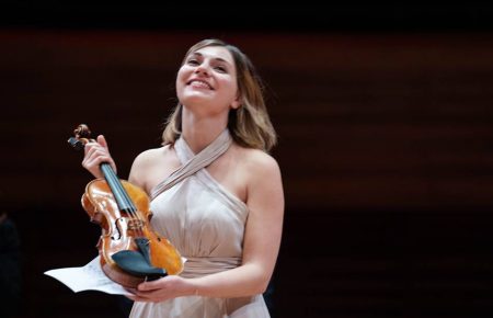 Українська скрипалька перемогла на міжнародному конкурсі у Парижі