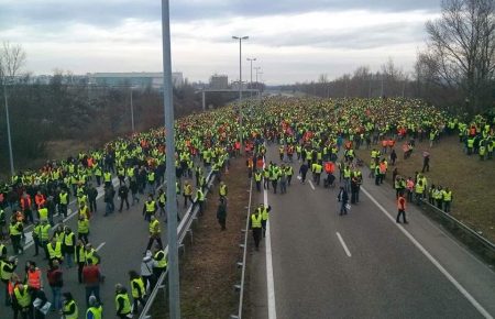 У Франції під час протестів проти подорожчання бензину постраждали понад 220 людей, одна людина загинула 