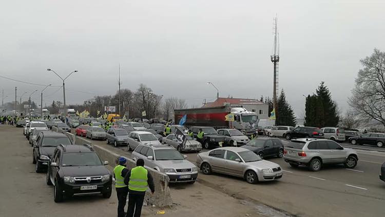 Водії на «єврономерах» перекрили дороги у 17 областях – Укравтодор