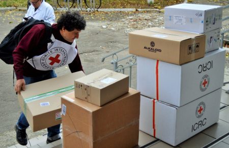 Червоний Хрест направив на окупований Донбас 380 тонн гуманітарної допомоги
