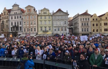 День боротьби за свободу у Празі: протестувальники вимагають відставки прем'єра