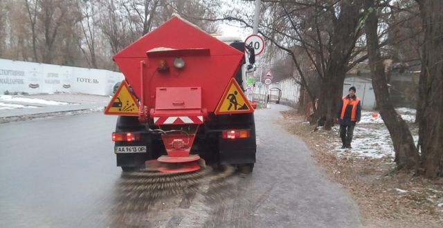 У Києві розчищені дороги, але залишається проблема з тротуарами — Департамент контролю за благоустроєм