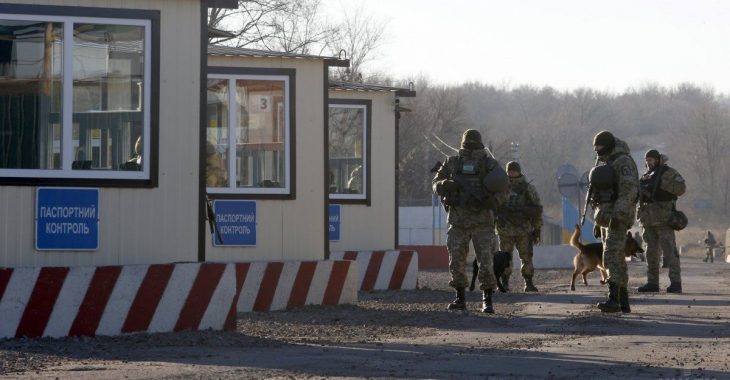 В черзі перед КПВВ «Станиця Луганська» помер чоловік — правозахисники В черзі перед КПВВ «Станиця Луганська» помер чоловік — правозахисники