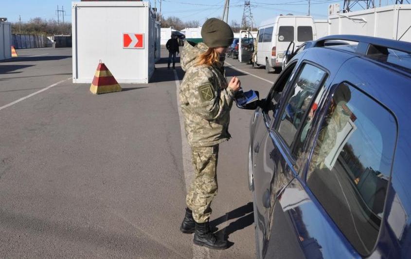 На Донбасі для іноземців обмежили в’їзд на окуповані території