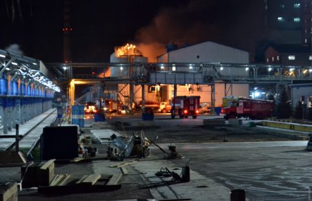 На Одещині загасили пожежу на маслопереробному заводі