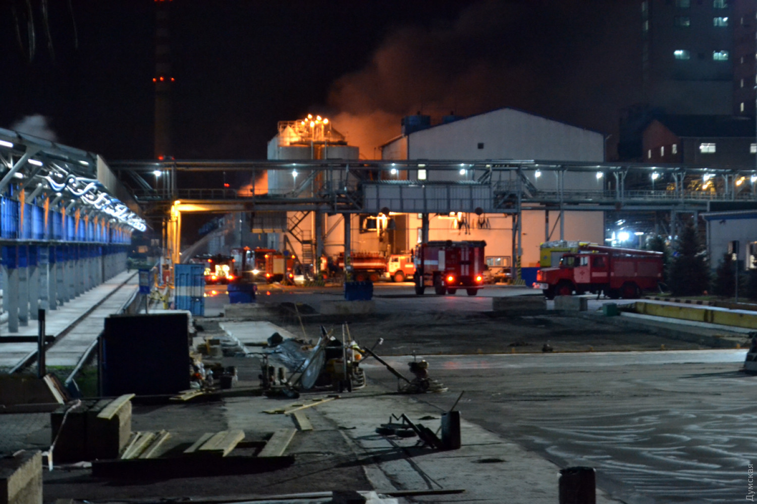 На Одещині загасили пожежу на маслопереробному заводі
