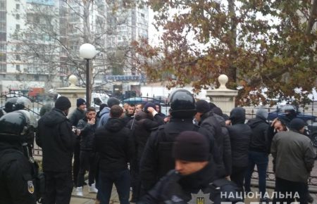 Біля одеського суду сталися сутички, затримали 49 людей, які намагалися зірвати засідання